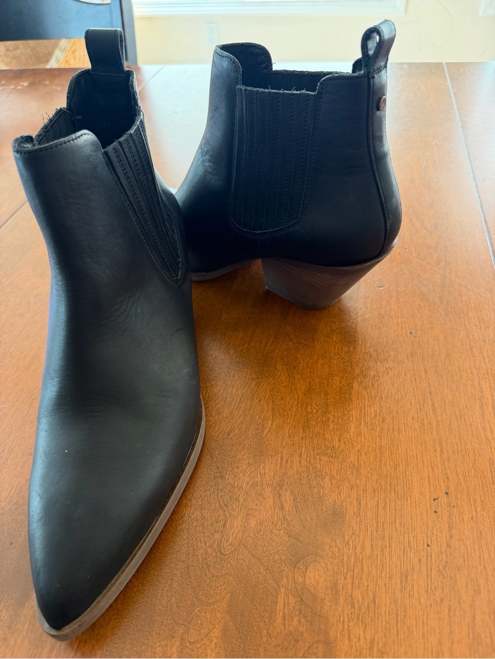 Women's Black Pointed Chelsea Ankle Boots - Sleek Leather-Look